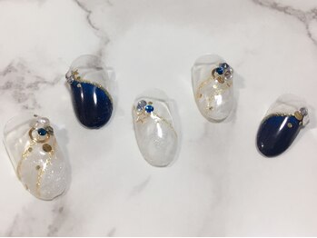 ミーレン ネイルサロン(Miren)/白マーブルのキラキラネイル