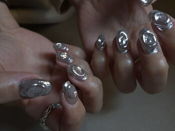 シルバーぷっくりネイル