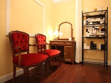 顔プロの雰囲気（落ち着いたサロンでの【小顔矯正】）