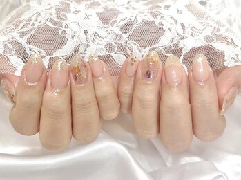 タムタム 市川(tamtam)の写真/【可愛さ、華やかさで指先を彩る♪】肌馴染みの良いネイルで手元を美しく！ワンホンネイルなどトレンド感◎