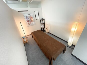 アクアバランス整体×クロワ/シンプルな施術部屋です。