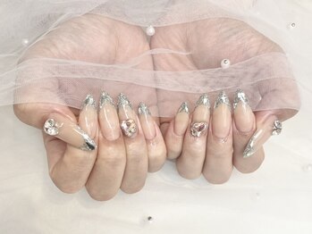 ファメル(Fam-er)の写真/長さだしで叶える!フォルムやモチに自信あり★イベントネイルも理想のデザインに