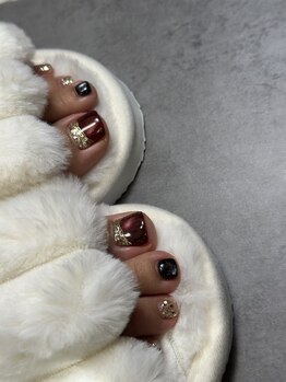 ユルックネイル(yluck nail)の写真/【夏の間だけなんて勿体ない！キラキラフットネイル】親指アートで足元を華やかに♪