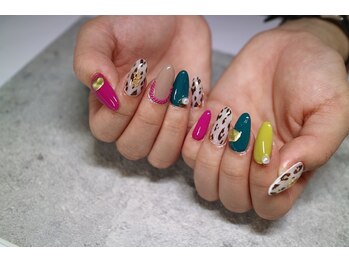 ネイルサロン R/スタイリングコース 8030円 aki