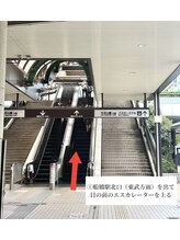 エミルカ(EMILUCA)/１、船橋北口出てエスカレーター