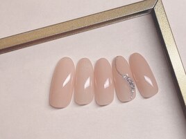 大人可愛いキラキラネイル