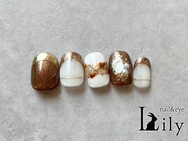 ブラウンのニュアンスネイル