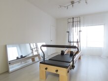 ウィット(Wit.)/白基調のシンプルな空間です