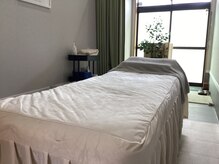 ただいまと言いたくなる、温かい隠れ家サロン