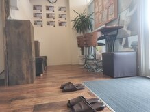 もみかる 太田駅前店の雰囲気（駐車場は前に2台、斜め前のコインランドリーに3台、建物裏に3台）