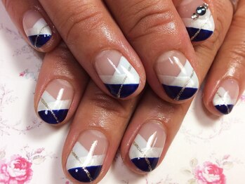 ネイルネイル 南森町店(nailnail)/先端のネイビーが引き締め効果♪