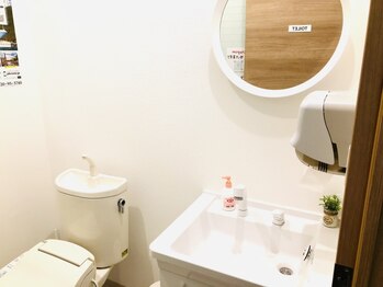 えにし整骨院 整体院/清潔感あるトイレです