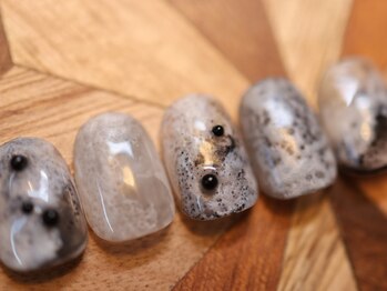 クロ(KURO)/秋に向けて無彩色アートネイル