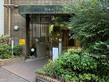 ナチュラルビビ 梅田茶屋町店(Natural ViVi)の写真/【茶屋町】お買い物途中やお仕事帰りにもふらっと立ち寄れる好アクセス♪待ち合わせ前にさくっと目元ケア◎