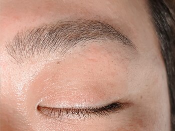 ブレイヴ(BRAVE)の写真/眉毛が変われば、顔の印象は劇的に変わる！メンズ専門サロンだからこそできる、男性のための美眉デザイン◎