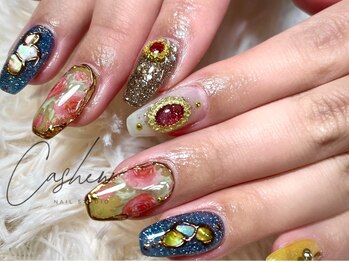 カシュー(Cashew)/美女と野獣風ネイル