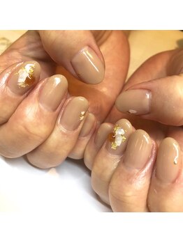 トータルサロン 白べぇーっ プラス/大人可愛いネイル