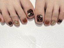 アルジャーノン リトリート(ALGERNON retreat)/ヒョウ柄ネイル