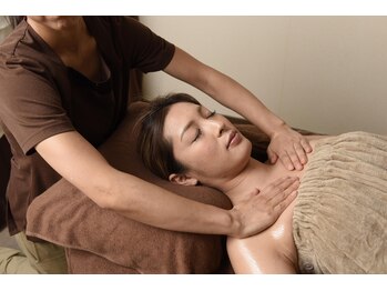 チリン 横浜駅西口店(Chillin')/気になるデコルテにはオイルも