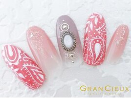 ペイズリー柄ピンクネイル