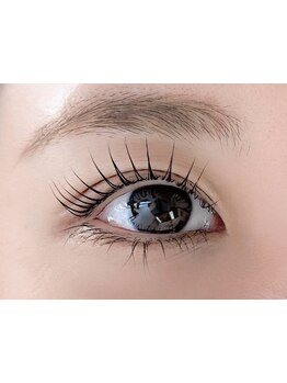 ナチュラル上品な目元にしたい