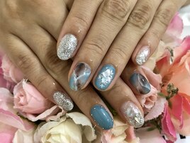 2 ブルー大理石ネイル