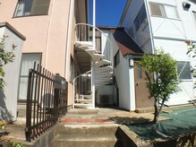 つばさ整体/【外観／螺旋階段が目印です】