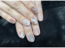 アメリオレフチュール(ameliorer futur)/左右違う色で個性派ネイル