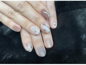 アメリオレフチュール(ameliorer futur)/左右違う色で個性派ネイル