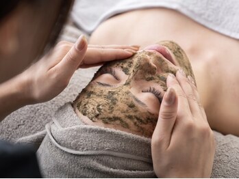 リボーン(Reborn)の写真/【紫外線ダメージ・乾燥対策】REVIハーブピーリングで肌質改善と最強エイジングケアを同時に行います◎