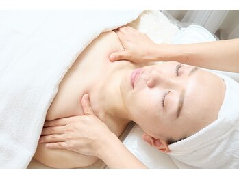 リボーン(Reborn)/デコルテケア