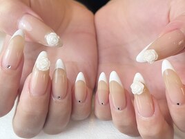 立体フラワーが映えるフレンチ