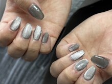 ネイルサロン 虹色/