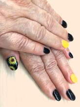 シキ(SIKI)/向日葵ネイル