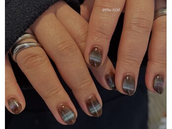 エム ネイル(emu nail)