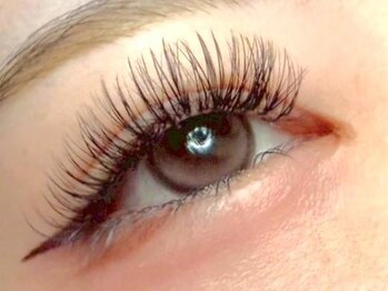 レーヴ(REVE)の写真/シングルラッシュだと物足りない方はREVEで理想のお目元へ!薄いメイクでも目力UP☆朝のメイク時短にも◎