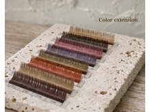 カラーエクステンション(オードリーカラーも種類豊富)でいつもと違うお目元に♪