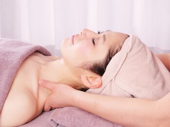 ザ ボールルーム(THE BALLROOM)/首・肩をしっかりとほぐします