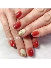 リッシュ(RICHE)/ゴールドアクセサリーネイル