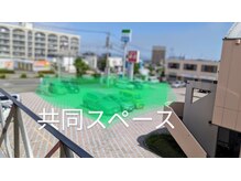 グリーン(Green)/中央に広々駐車スペース有り