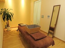 あつみ鍼灸治療院の雰囲気(施術室は落ち着いた個室でくつろいで施術が受けられます♪)