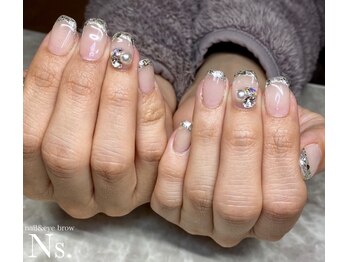 エヌエス ネイルアンドアイブロウ(Ns)/ガラスフレンチ×ビジュー♪