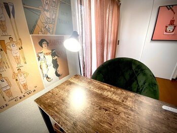 エイト(8)の写真/【完全個室のプライベート空間♪】人目を気にせず、リラックスしながら魅力的な指先へ・・・♪