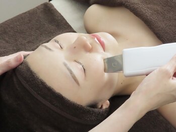 ビーピー 渋谷(b.p.)の写真/【渋谷駅徒歩2分】都内では少ないTIPハーブピーリング使用☆艶肌フェイスWAXとの同時施術で効果を実感◎