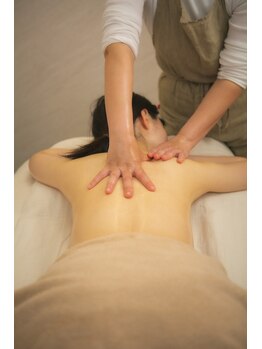 コハク クゲヌマ(COHAQ KUGENUMA)/肩から腰にかけて