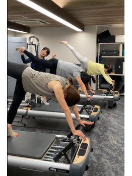 ピラティスアライアンス たまプラーザスタジオ/リフォーマーグループクラス様子