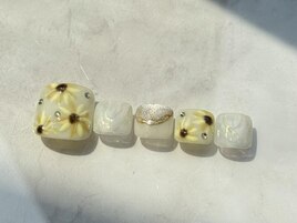 ひまわりフットネイル11000円