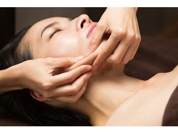 ラグゼミヨン(Luxxe miyong)の写真/圧倒的引き上げ！引き締まり！【頭皮～輪郭引き上げ！韓国式筋膜小顔管理】