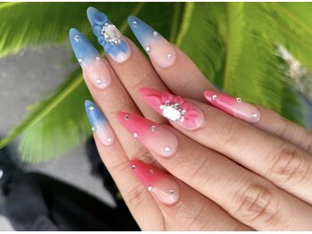 リリック(LyRiC)/青とピンクの上品お花ネイル♪