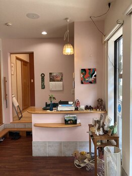 お店の内装 レジ前